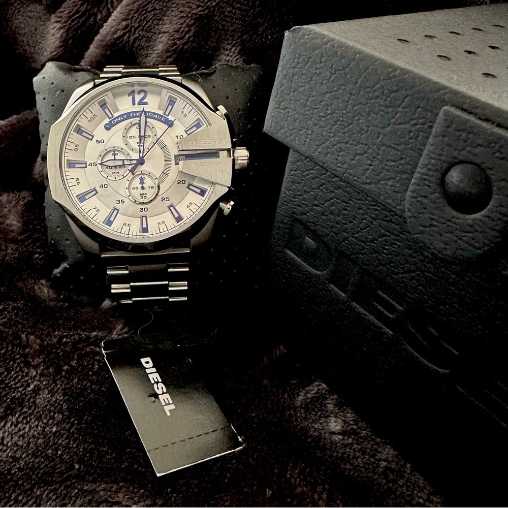 SALE‼️Diesel Men's DZ4477 Mega Chief Analog Display Quartz Silver Watch